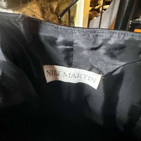 Chic Black Strapless Dress with Bow Detail - Picture 8 of 11